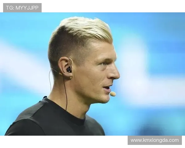 克罗斯：从足球天才到战术大师的华丽转身与职业生涯的精彩瞬间