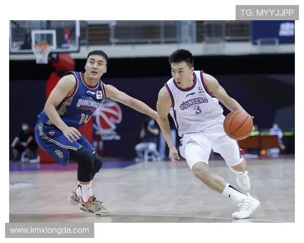 南京同曦与天津男篮激战正酣谁能在赛场上笑到最后