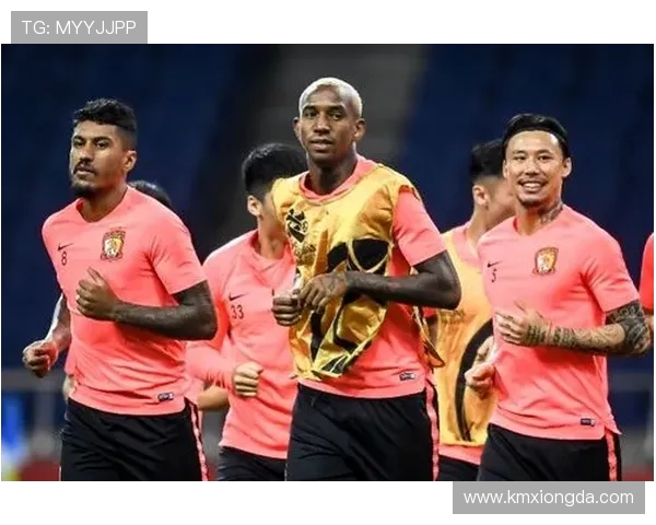 恒大与红钻激战正酣比分胶着球迷热情高涨期待逆转时刻