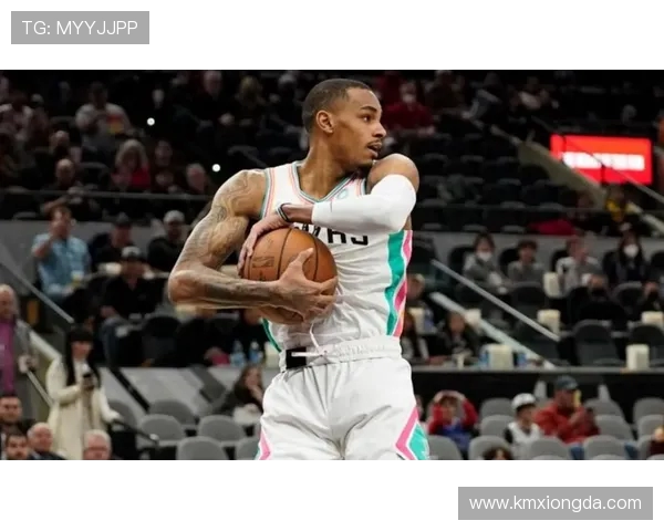 德章泰穆雷的篮球之路：从新秀到全明星的成长历程与挑战